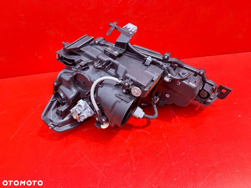 LAMPA PRAWA LEXUS IS 250 300 BI XENON STAN BDB - 3