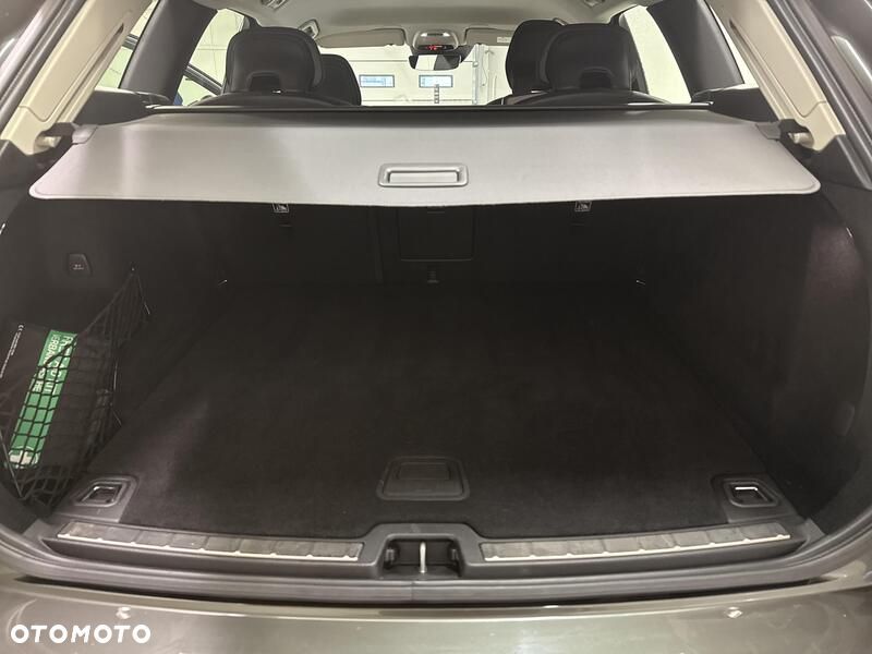 Volvo XC 60 D4 Momentum Pro - 24