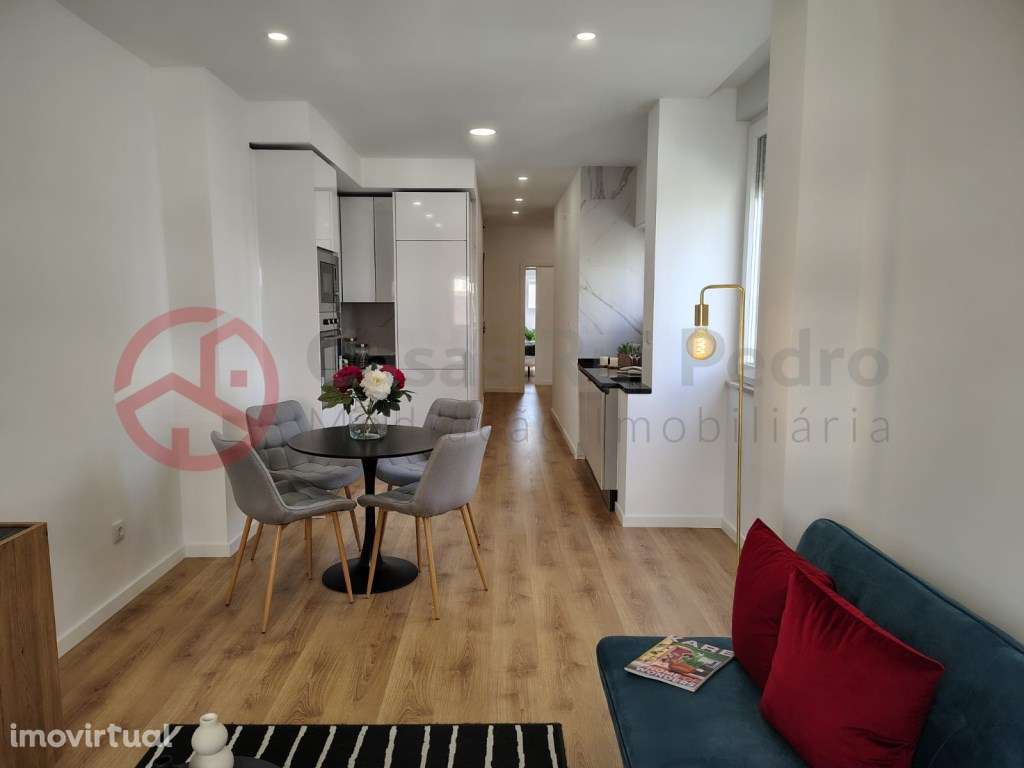 Apartamento T4 totalmente remodelado na Avenida do Uruguai em Benfi... - Grande imagem: 2/21