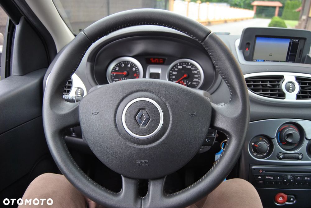 Renault Clio 1.2 16V Limited EU6 - 14