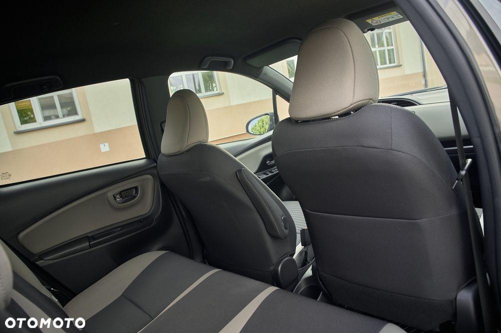 Toyota Yaris Hybrid 100 Selection Passion - 34