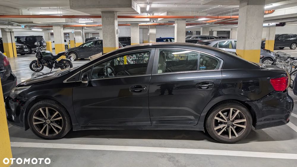 Toyota Avensis 2013 photo 2