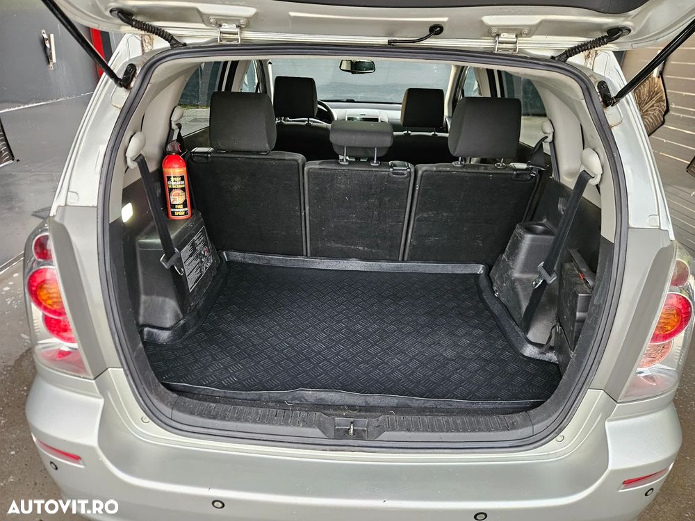 Toyota Corolla Verso 1.8 Sol - 9