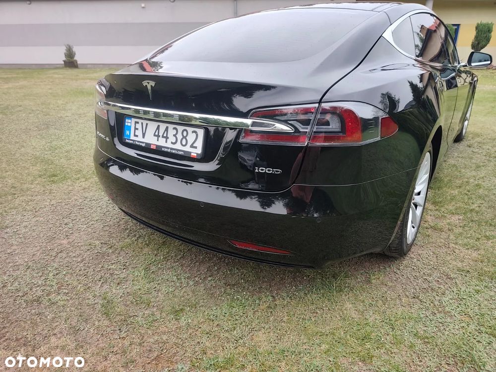 Tesla Model S - 5