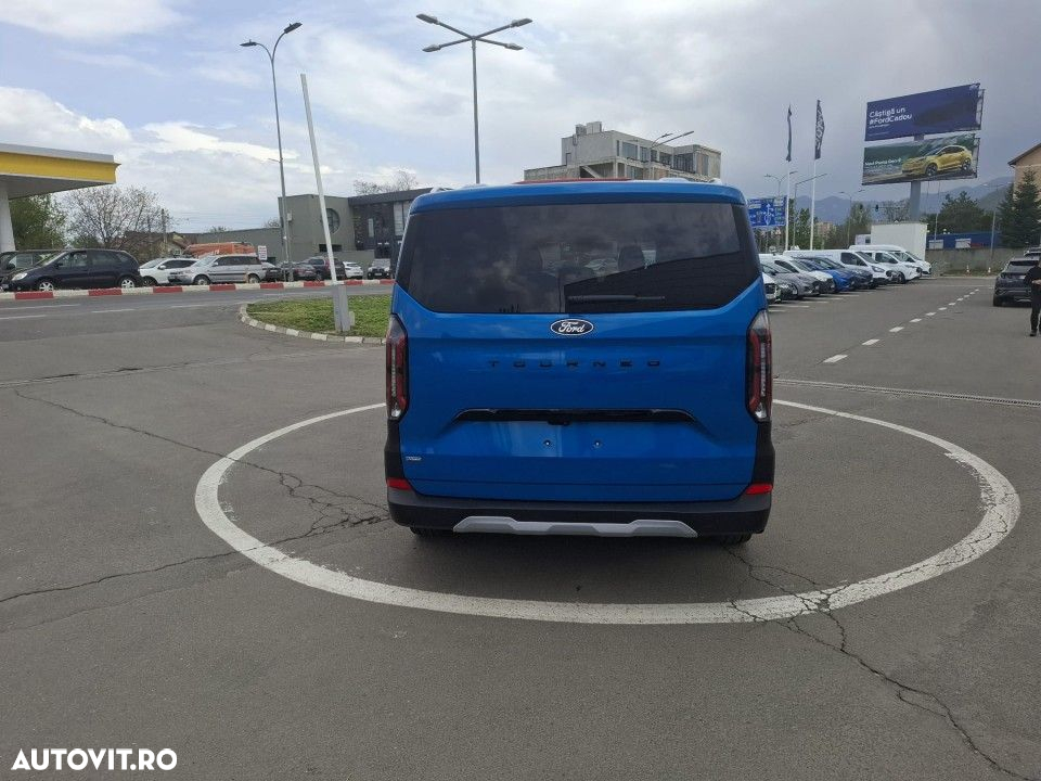 Ford Tourneo Custom - 8