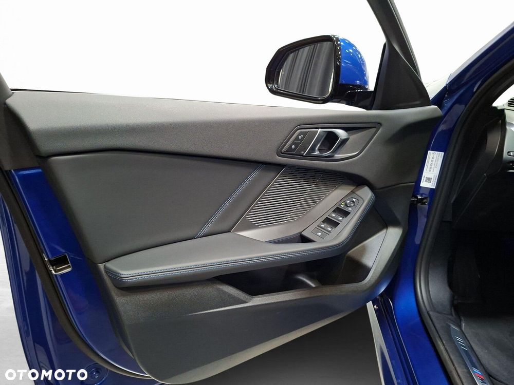 BMW Seria 1 120 mHEV - 12