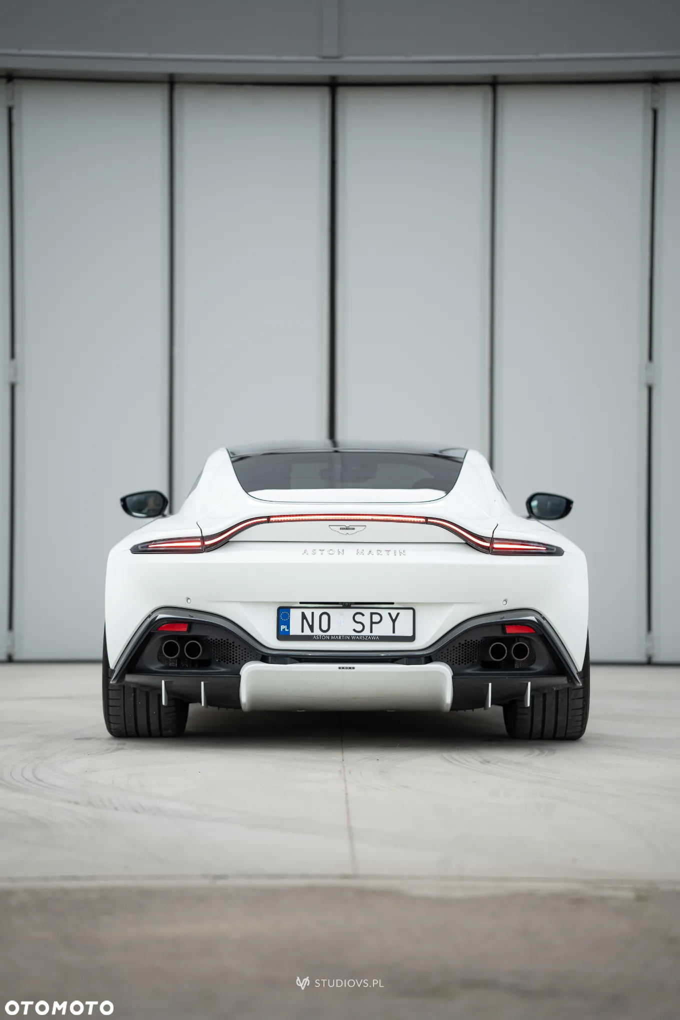 Aston Martin Vantage - 21