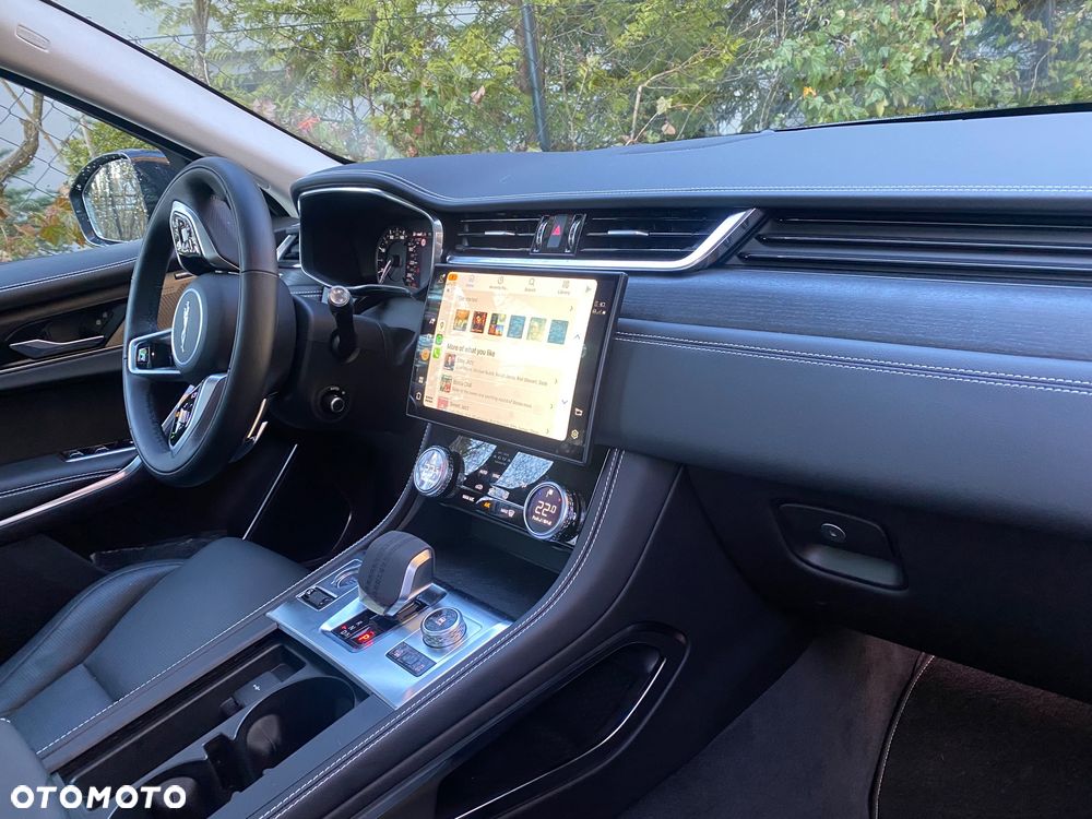 Jaguar F-Pace - 7