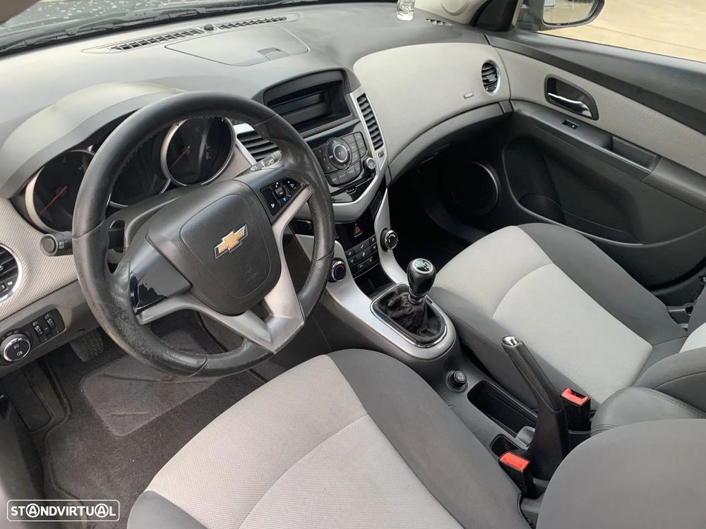 Chevrolet Cruze 1.6 LS - 8