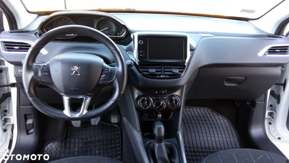 Peugeot 2008 1.2 Pure Tech Style - 22