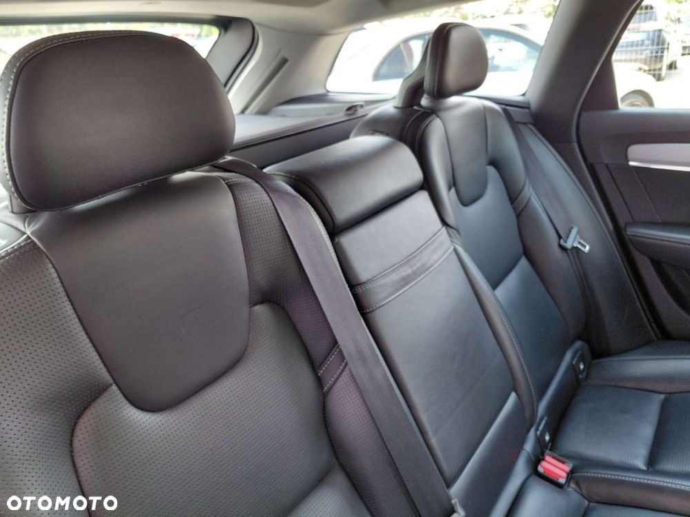Volvo V90 Cross Country - 16