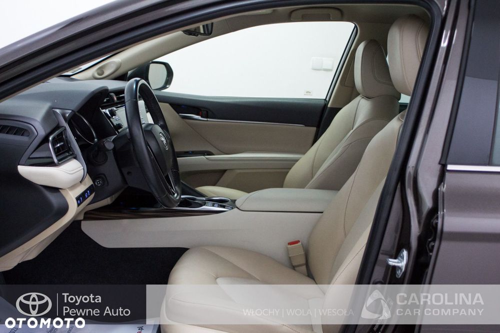 Toyota Camry - 12