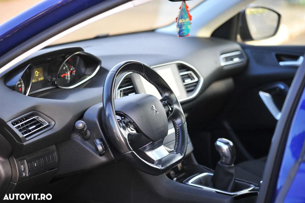 Peugeot 308 1.2 L PureTech Turbo Allure - 11