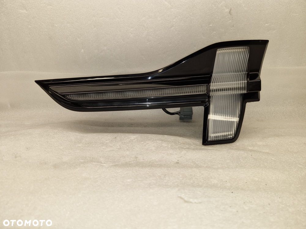 FORD MUSTANG MACH-E LED LAMPA PRAWA TYŁ W KLAPĘ LJ8B-13A602-A - 1