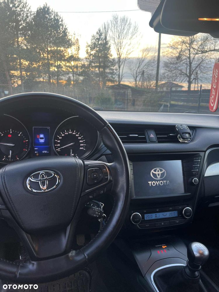 Toyota Avensis - 9
