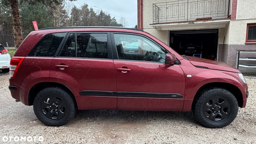 Suzuki Grand Vitara 2.0 Comfort + - 5