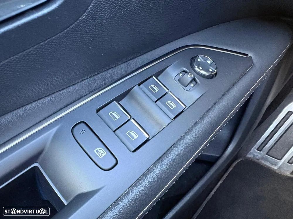 Peugeot 3008 1.6 Hybrid GT e-EAT8 - 34