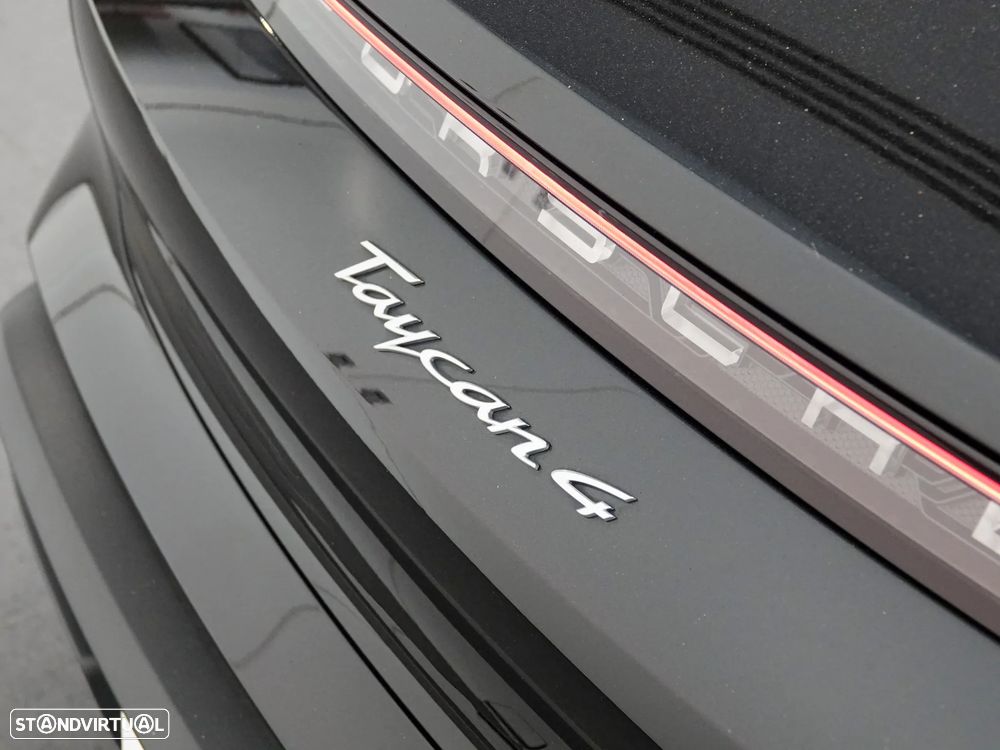 Porsche Taycan Cross Turismo 4 - 6