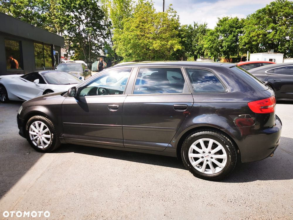 Audi A3 Sportback 2.0 TDI DPF quattro Ambition - 4