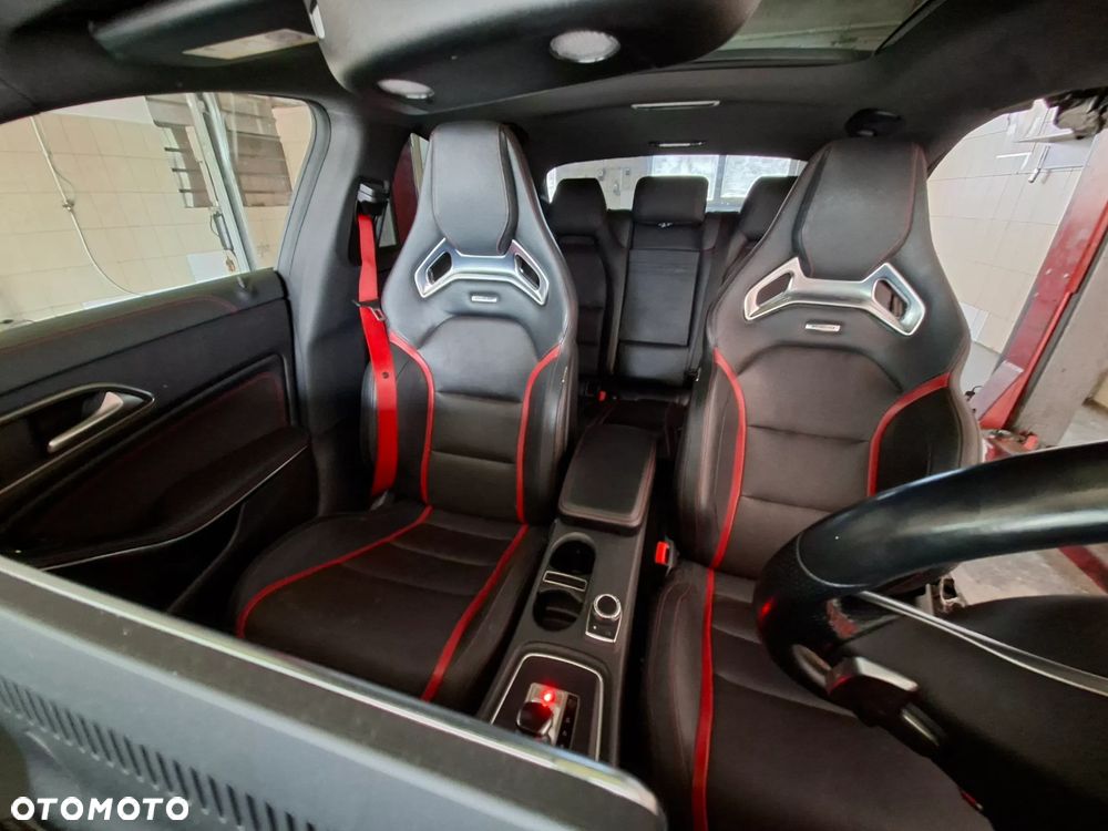 Mercedes-Benz CLA 45 AMG 4Matic 7G-DCT - 17