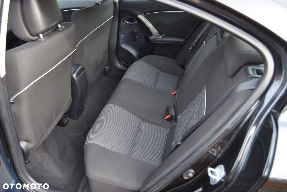 Toyota Avensis 1.6 Sol - 25