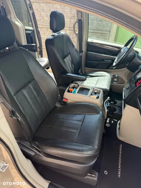 Chrysler Town & Country 3.6 Touring - 15