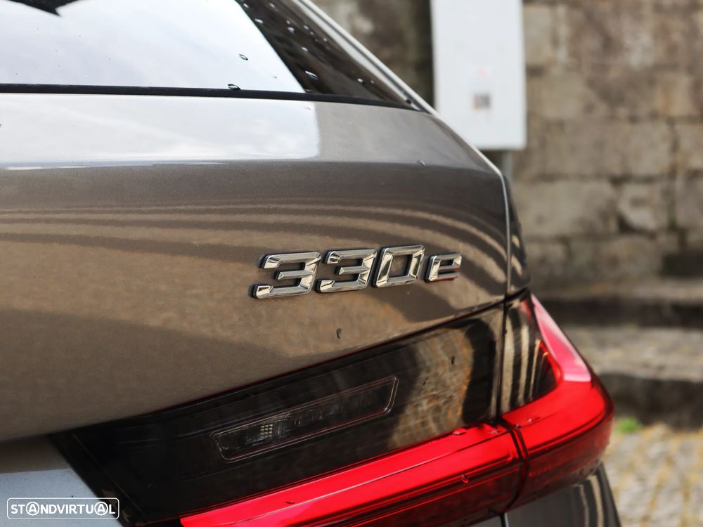BMW 330 e Aut. M Sport - 9