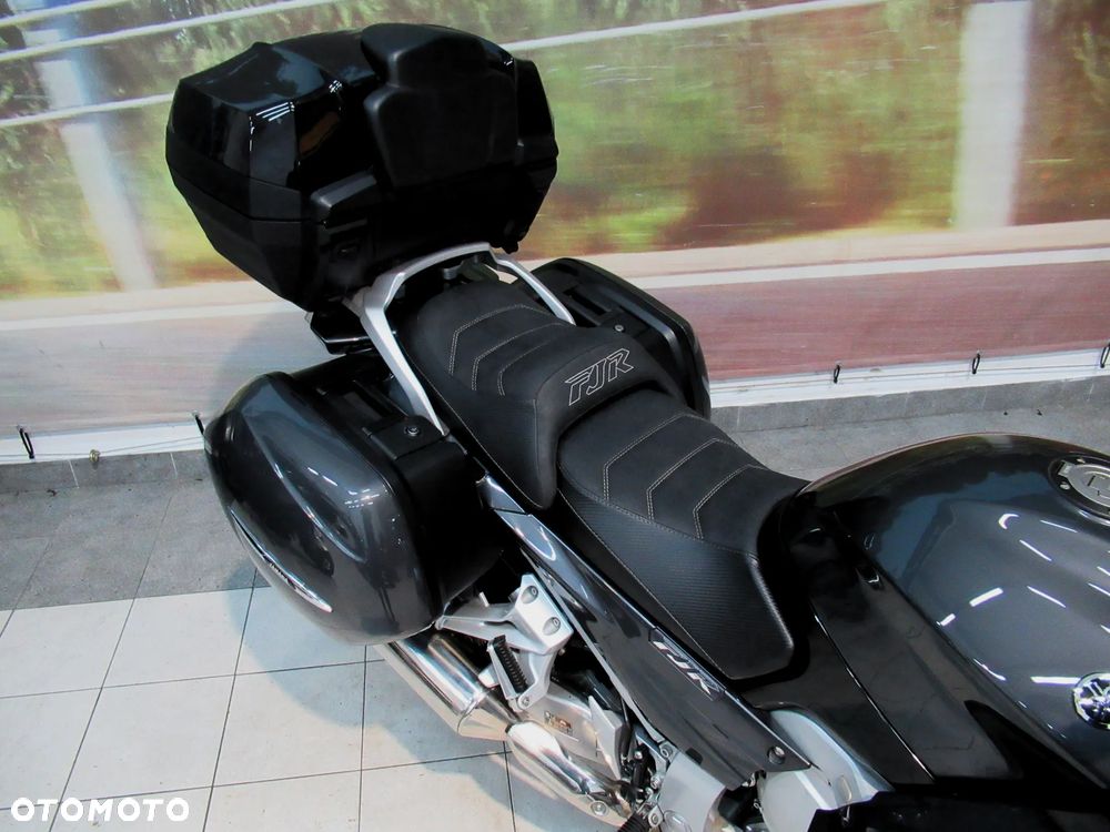 Yamaha FJR - 27