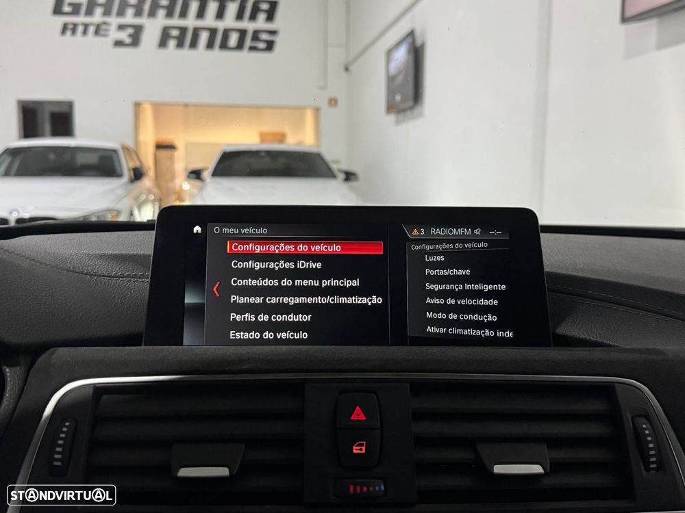 BMW 330 e iPerformance Pack M - 21