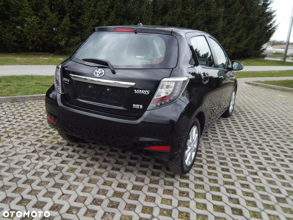 Toyota Yaris Hybrid 100 Dynamic - 11