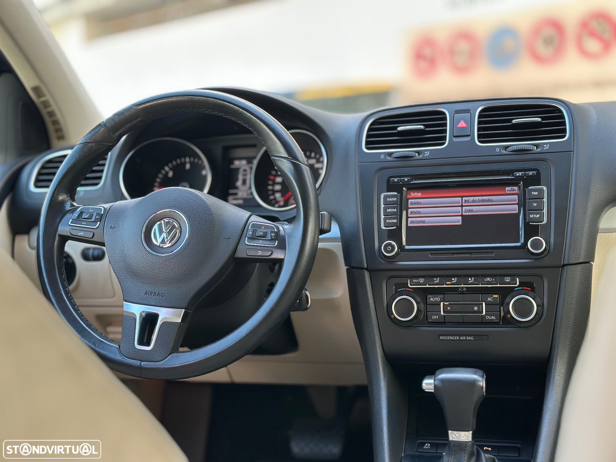 VW Golf 2.0 TDi Highline DSG - 23