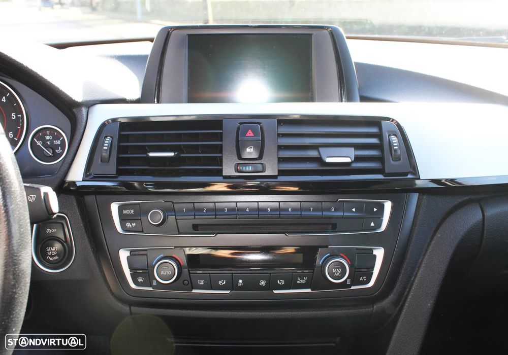 BMW 318 d Touring Line Sport - 30