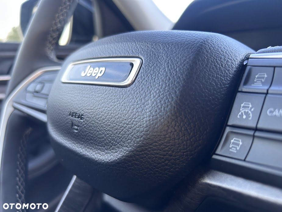 Jeep Grand Cherokee - 21