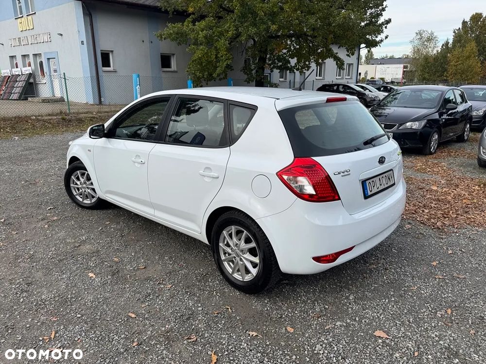 Kia Ceed 2012 photo 5