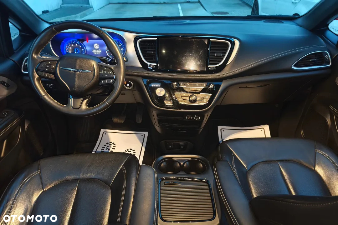 Chrysler Pacifica - 30