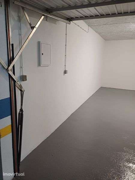 Aluga-se garagem renovada nas colinas de S. Francisco Xavier - Grande imagem: 3/5