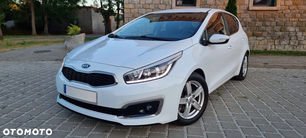 Kia Ceed 1.6 GDI Dream Team Edition - 2