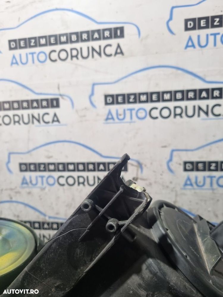 Far Dreapta Volkswagen Tiguan 5N Facelift 2011 - 2015 SUV 4 Usi (1071) Fara xenon Cleme ... - 5