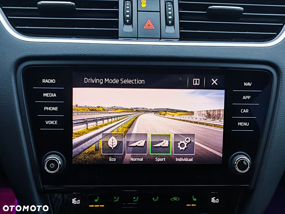 Skoda Octavia 2.0 TDI DSG RS - 29