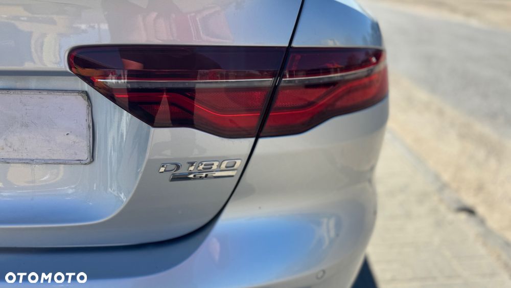 Jaguar XE 2.0 D Prestige - 6