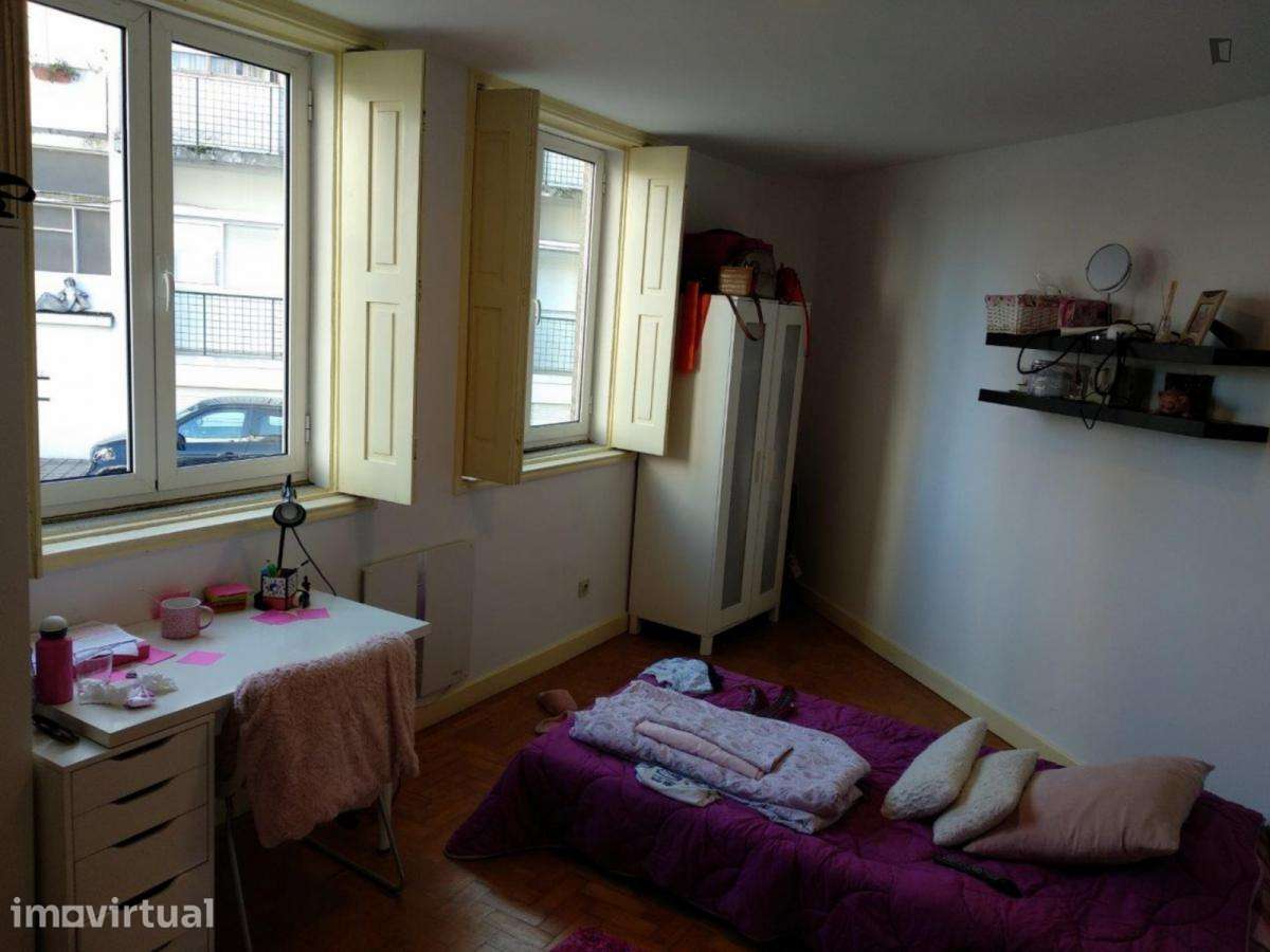 Quarto - localizado em Paranhos Porto - Grande imagem: 2/13