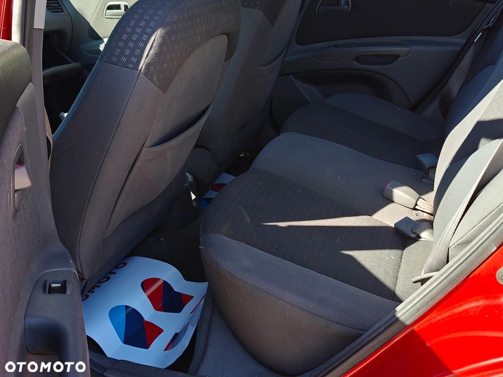 Kia Rio 1.4 Comfort - 10