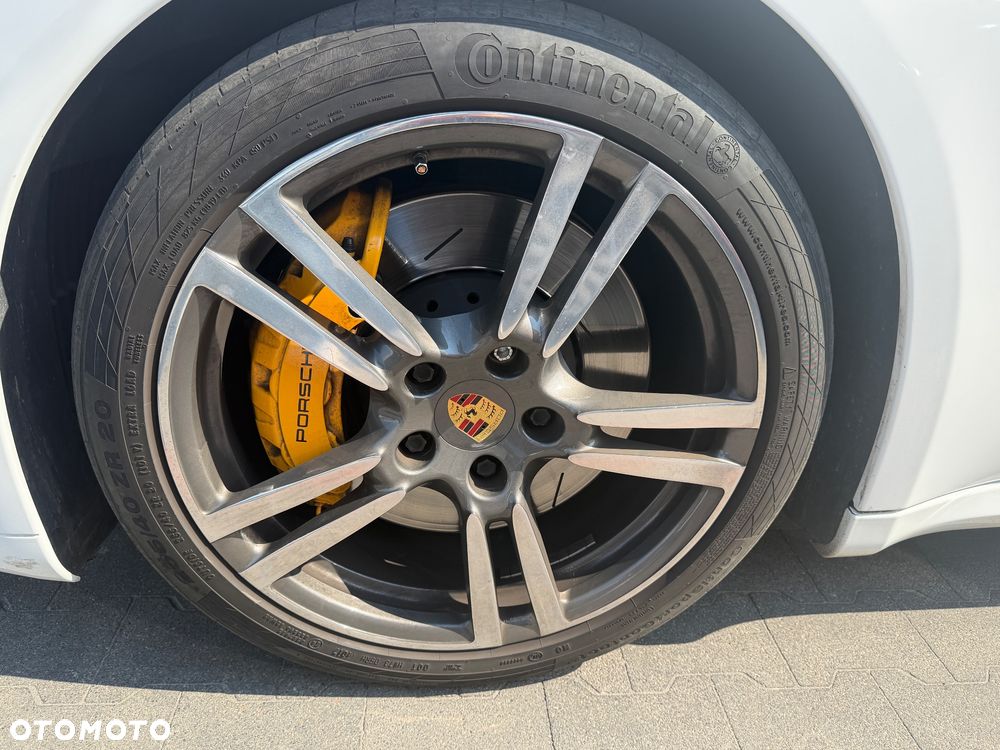 Porsche Panamera GTS PDK - 16