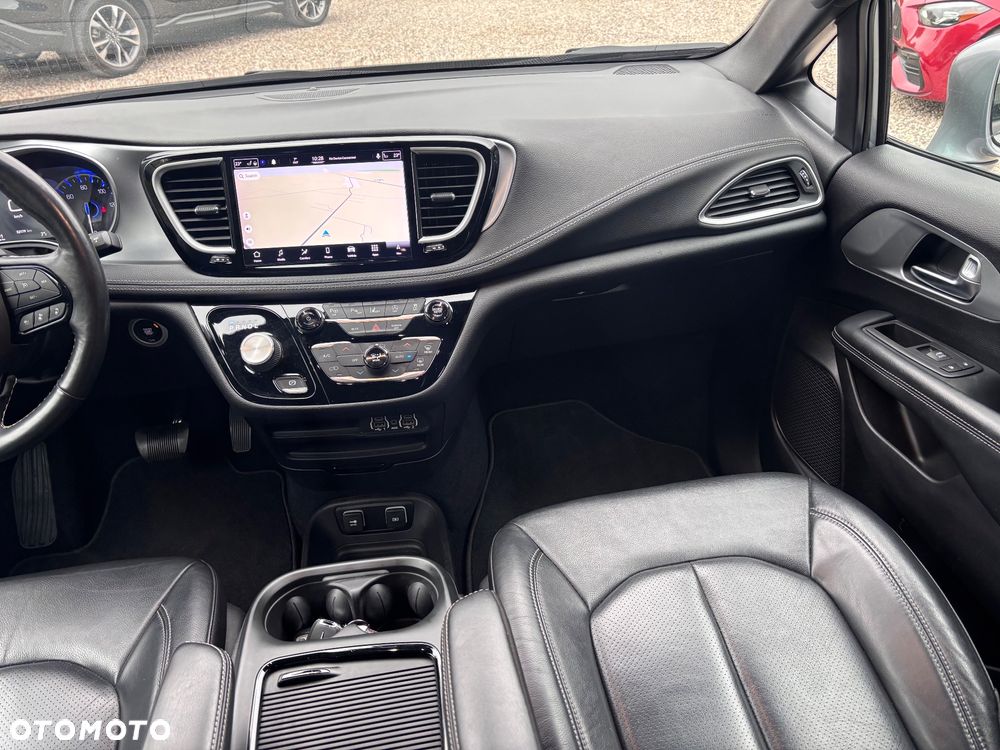 Chrysler Pacifica - 24