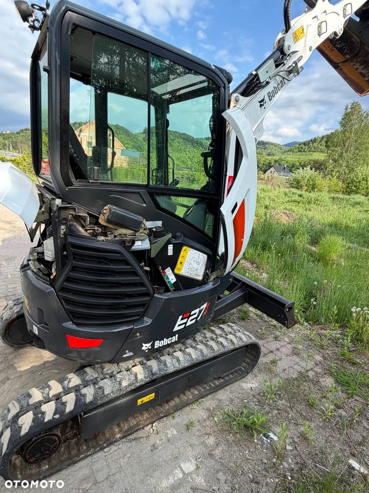 Bobcat E27z. Koparka Gąsienicowa 2,7 tony. 2024 rok. 870 mtg. Maszyna nie różni się od nowej z salonu!! Skarpówka Hydrauliczna! Pochodzi ze szkółki roślinnej z Norwegii. Zero luzów. pracowała przy krzewach!! Aktualna DEKRA dokumentacja. Silnik Yanmar! Linie Hydr. Dodatkowe. Szybkozłącze Hydr. Szybka wolna jazda. Wersja Norweska. Długie ramię. OKAZJA. Zero wycieków. Sztywna maszyna! - 15