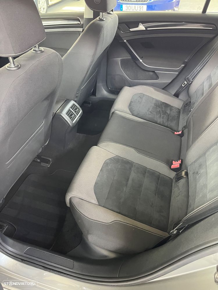 VW Golf 1.6 TDi DPF Highline - 12