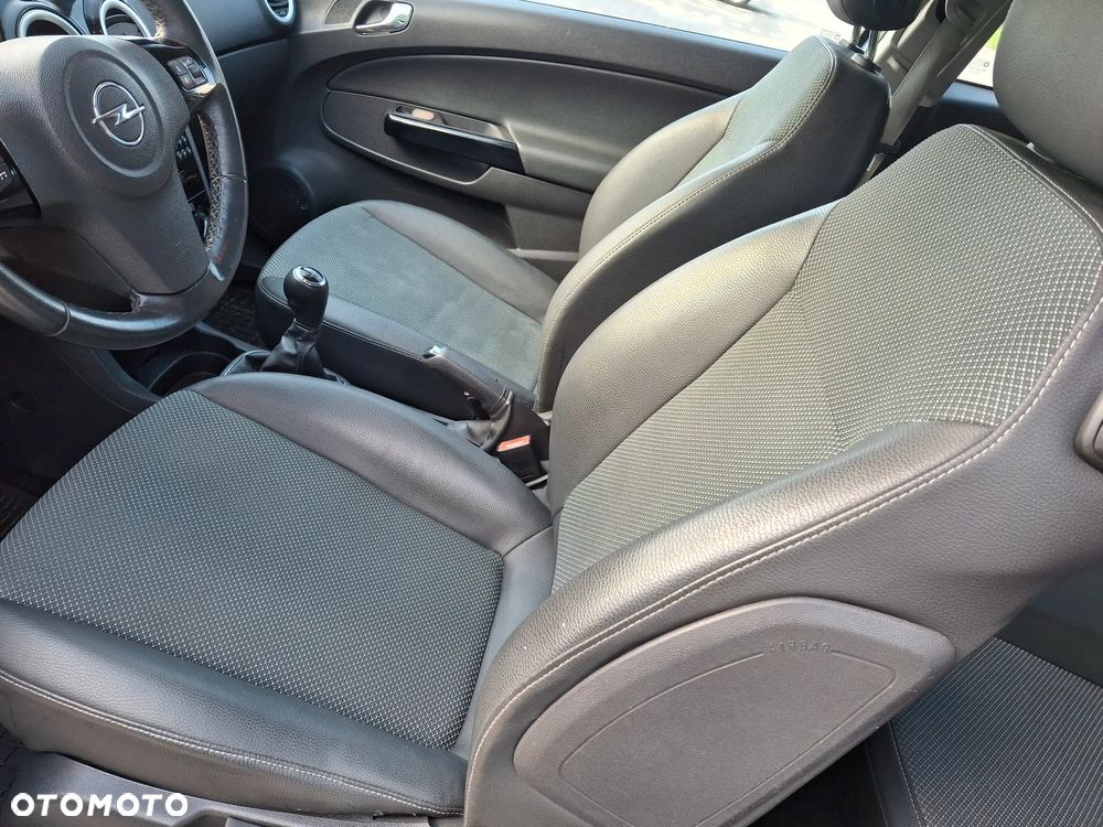 Opel Corsa 1.4 16V Cosmo - 15