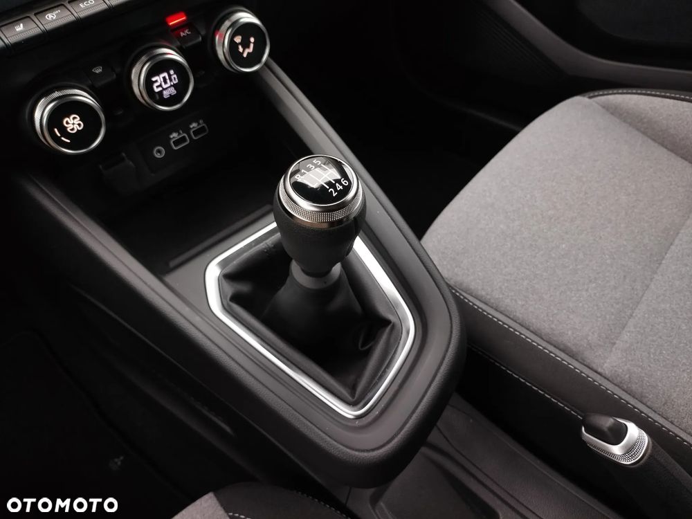 Mitsubishi Colt 1.0T Invite Style Cold - 12