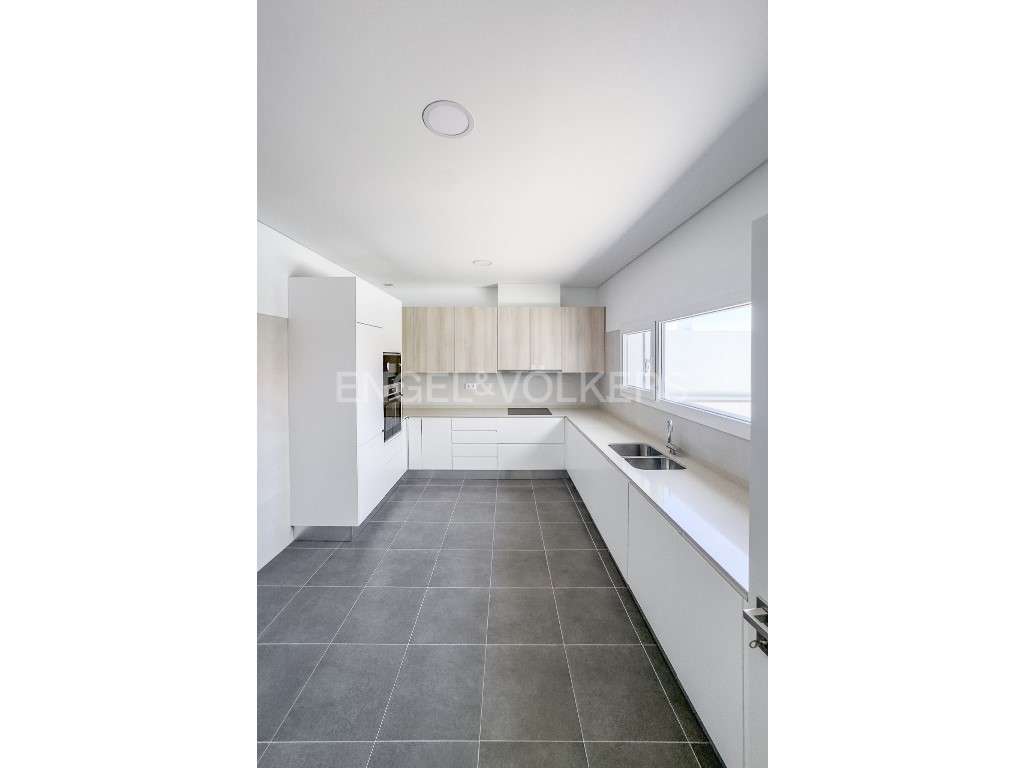 Moradia T3 com Jardim no Centro de Torres Vedras - Grande imagem: 3/32