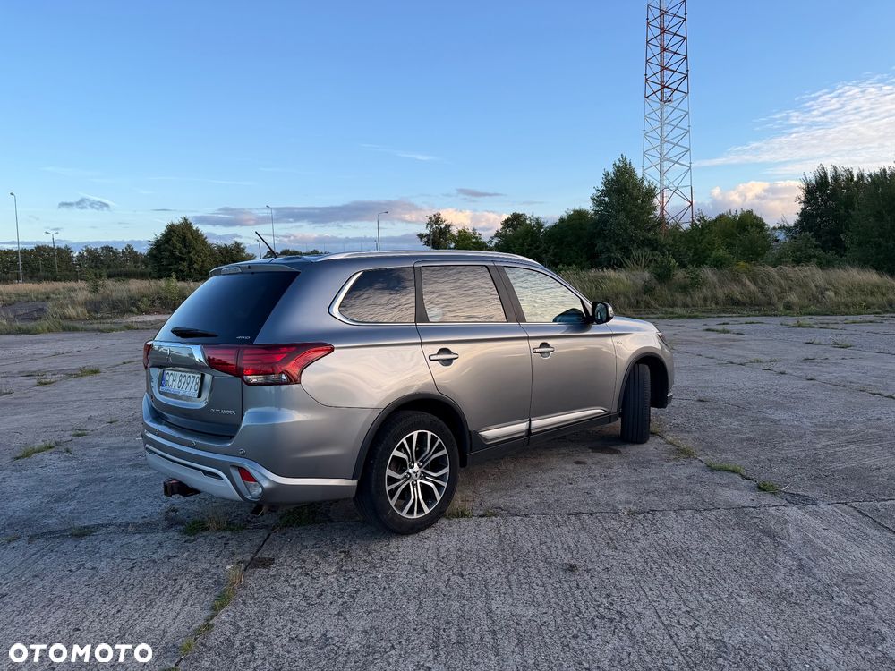 Mitsubishi Outlander - 3